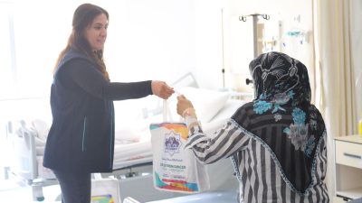 Aksaray Belediyesi, Aksaray Eğitim ve Araştırma Hastanesi’nde tedavi gören hastaları