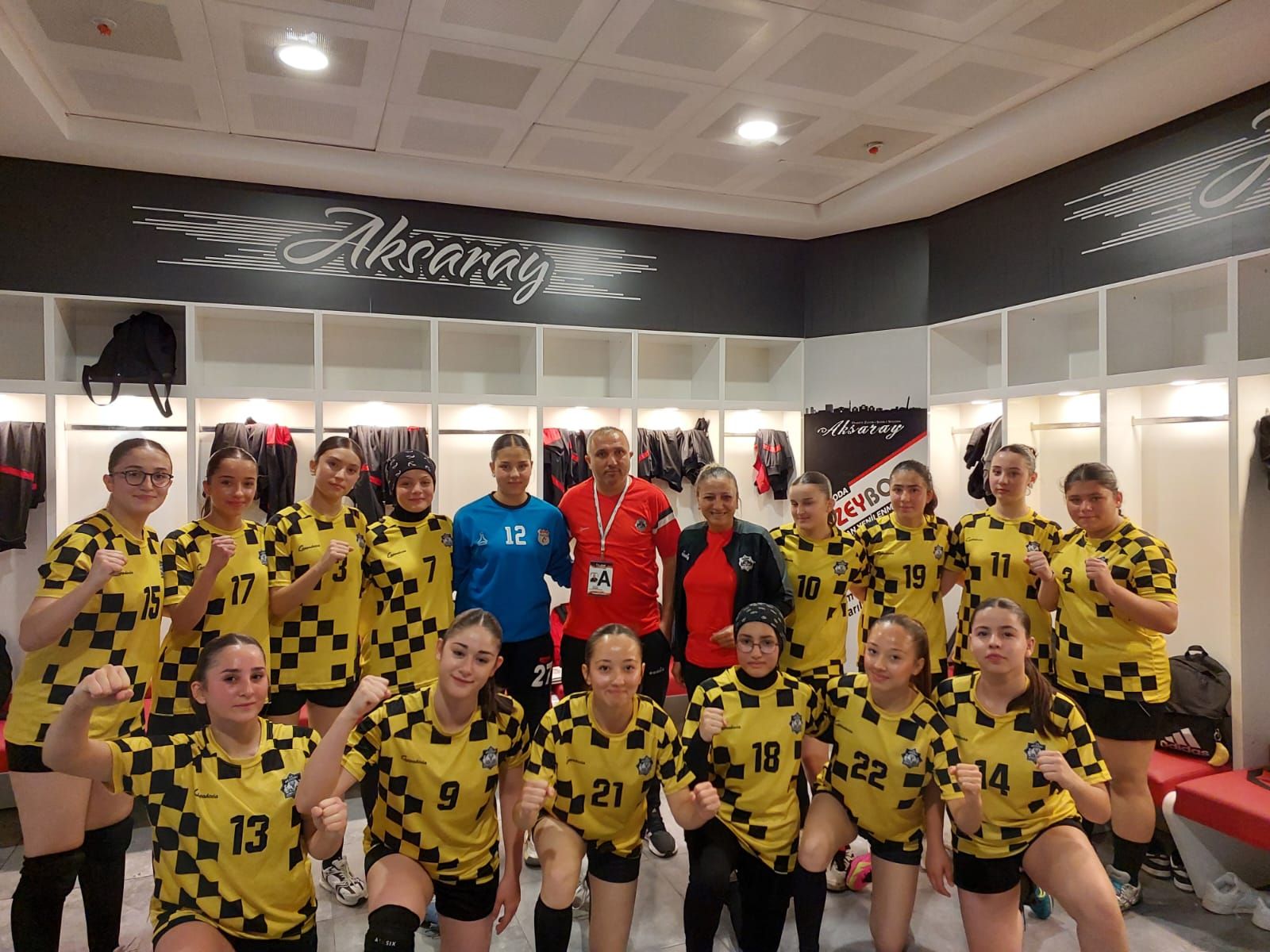 Aksaray Belediye Hentbol Takımı Küçük Kızlar kategorisindeki sporcular, Türkiye Şampiyonası’nda