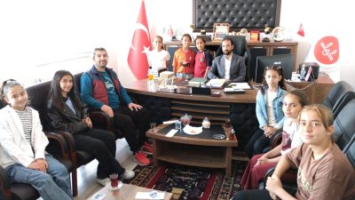 Sultanhanı Spor Kulübü Kız Voleybol Takımı, antrenörleri Mehmet Uçar eşliğinde