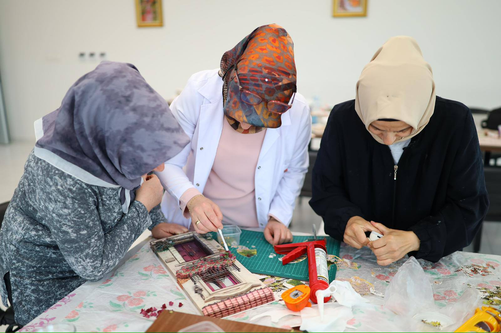 Aksaray Belediyesi’nin Kadın Aktivite Merkezleri, kadınlara sadece mesleki beceriler kazandırmakla