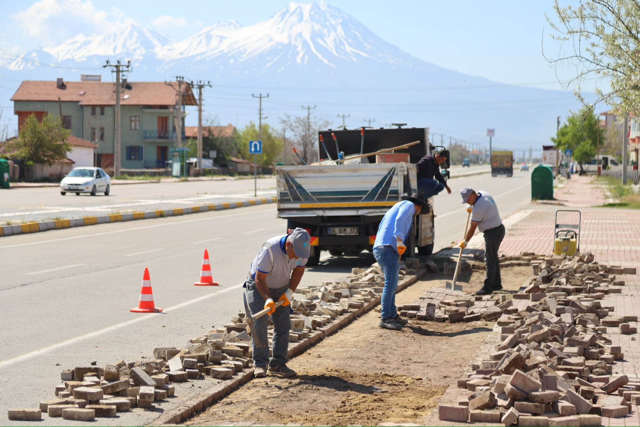 Aksaray Belediyesi kaldırım yenileme çalışmalarına başladı