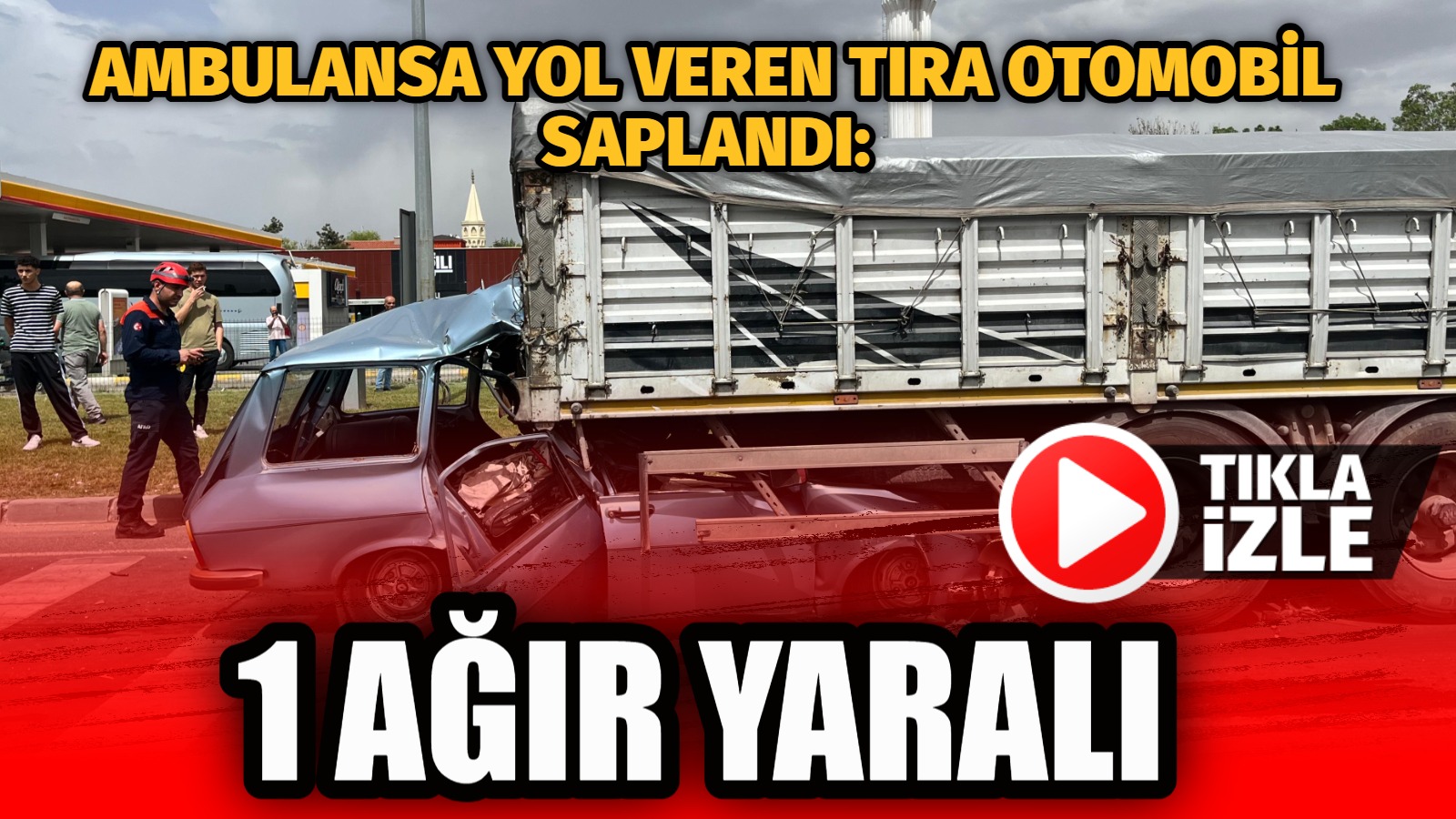 Ambulansa yol veren tıra otomobil saplandı: 1 ağır yaralı