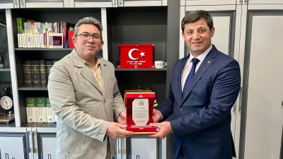 Aksaray Barosu, uzun yıllardır avukatlık mesleğine hizmet eden üyelerini onurlandırmaya