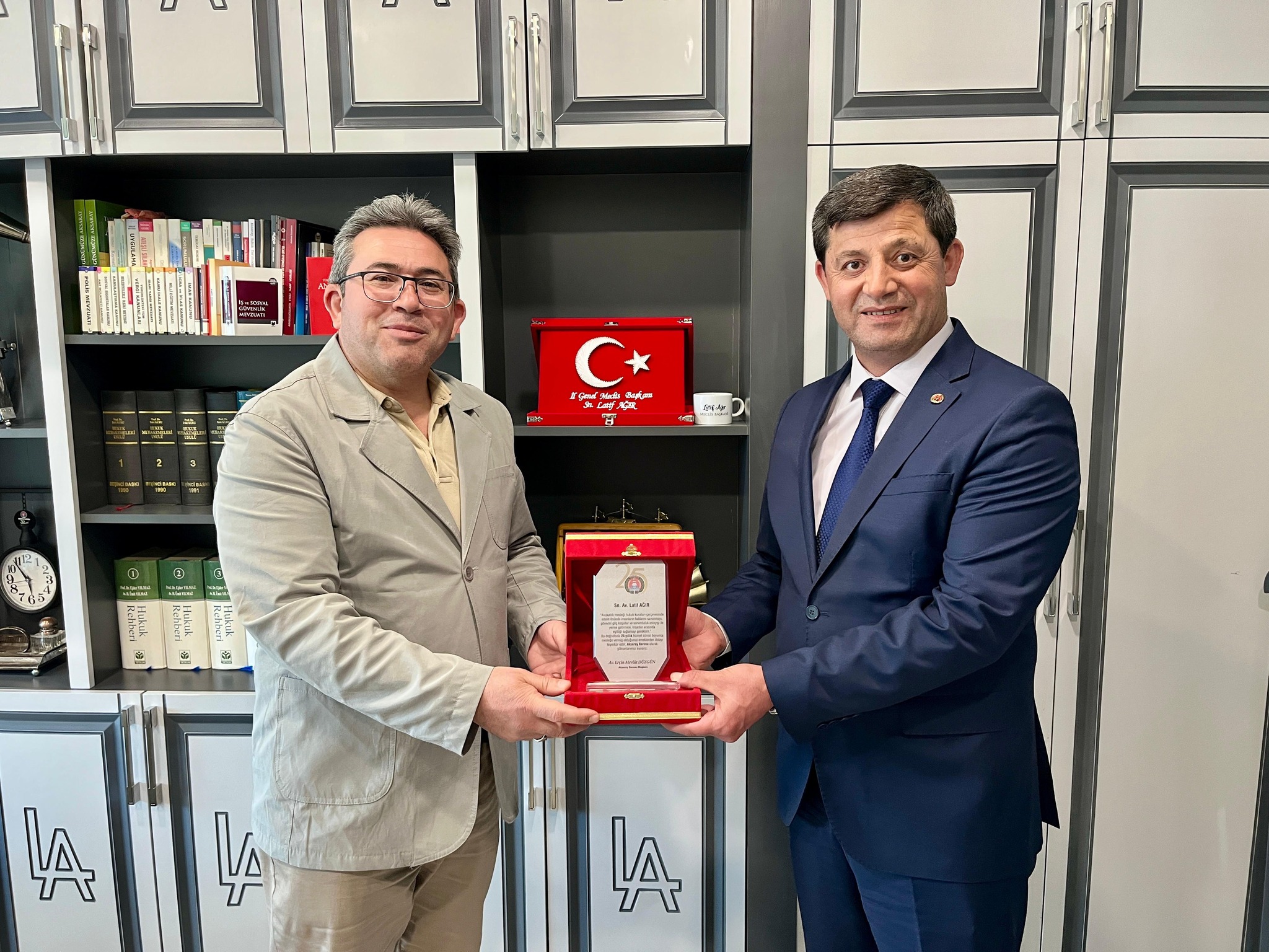 Aksaray Barosu, uzun yıllardır avukatlık mesleğine hizmet eden üyelerini onurlandırmaya