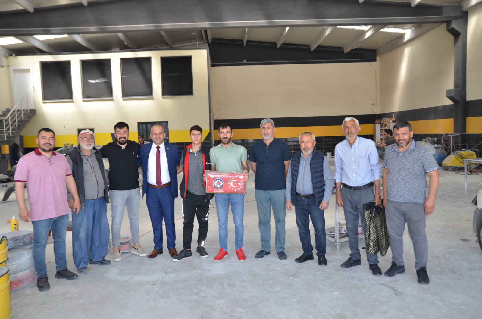 Başkan Tekin sahada;  ASTİM Sanayi Sitesi esnafına destek