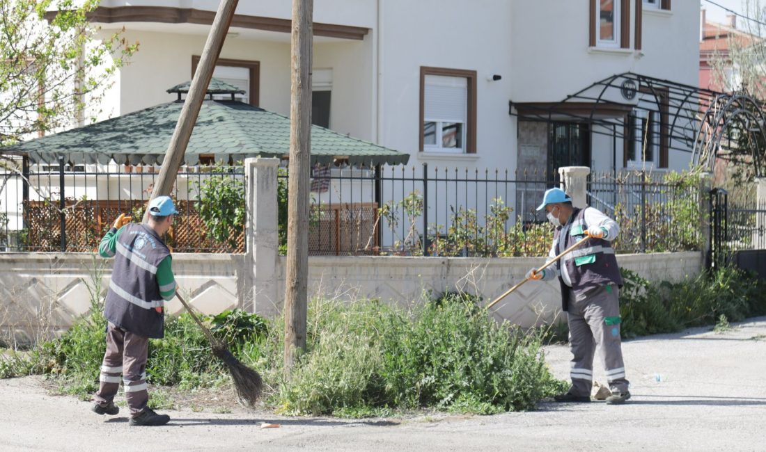Aksaray Belediyesi, Nakkaş Mahallesi’nde başlattığı temizlik çalışmalarıyla sokaklarda hijyen standartlarını