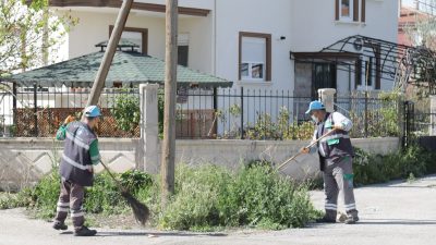 Aksaray Belediyesi, Nakkaş Mahallesi’nde başlattığı temizlik çalışmalarıyla sokaklarda hijyen standartlarını