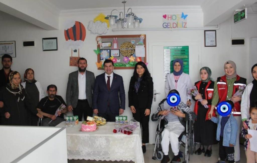 Ortaköy Kaymakamı Ahmet Karatepe, Engelliler Haftası dolayısıyla ilçede faaliyet gösteren