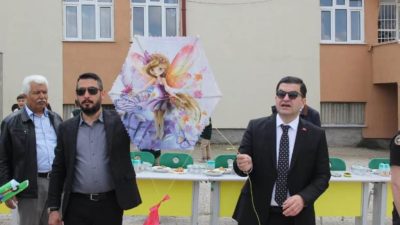 Aksaray’ın Ortaköy ilçesine bağlı Sarıkaraman Köyü, rengârenk uçurtmalarla dolu keyifli