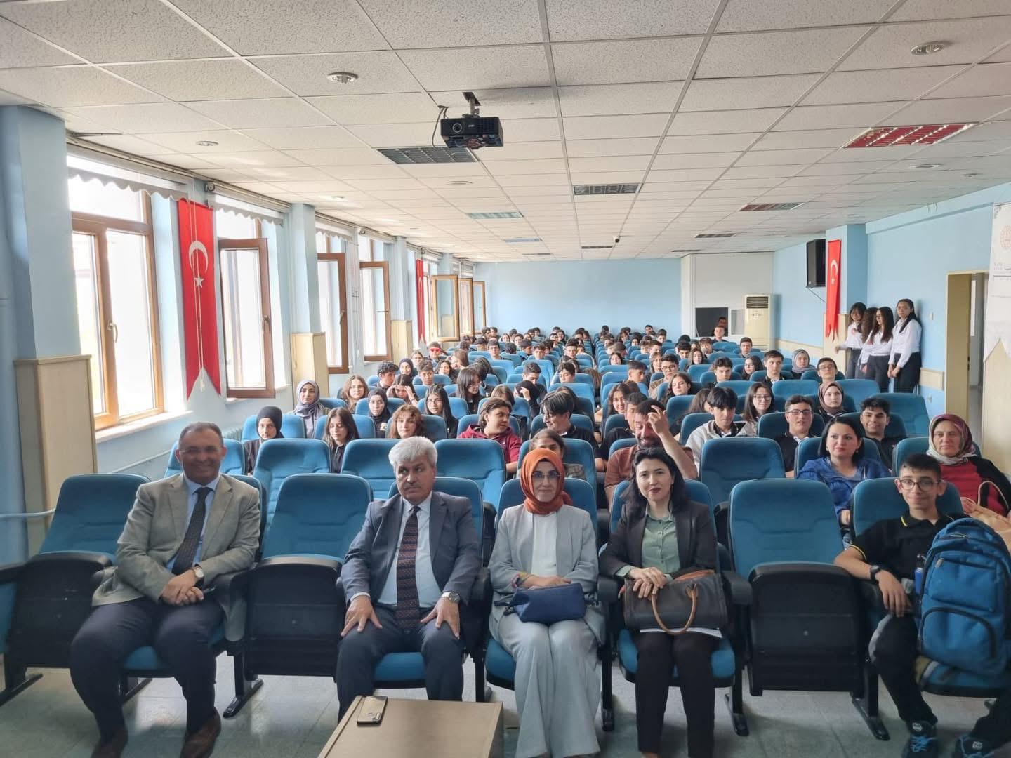 Genç Kalemler Sabahattin Ali’yi Anlattı: Hazım Kulak Anadolu Lisesi’nde Panel Coşkusu!