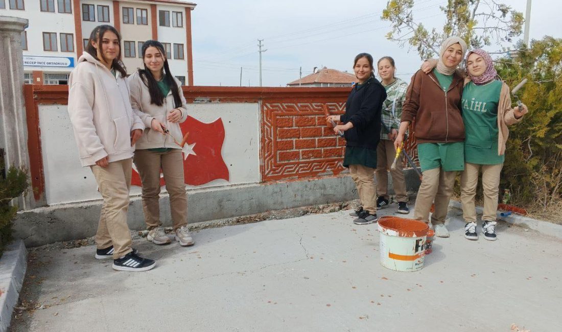 Yenikent Anadolu İmam Hatip Lisesi’nde genç AR-GE ekibinden çevreye duyarlı etkinlik Genç AR-GE Projesi kapsamında kurulan Yenikent Anadolu İmam Hatip Lisesi