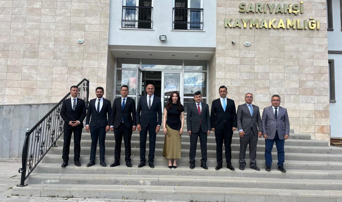 Hatay İskenderun İlçe Milli Eğitim Müdürü Ali Haytaz, beraberindeki şube