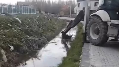 Demirci Belediyesi, tarımsal üretimi desteklemek amacıyla Çay Yolu mevkiinde yapımını