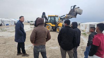 Sultanhanı'da etkili olan sağanak yağış, kısa sürede cadde ve sokaklarda