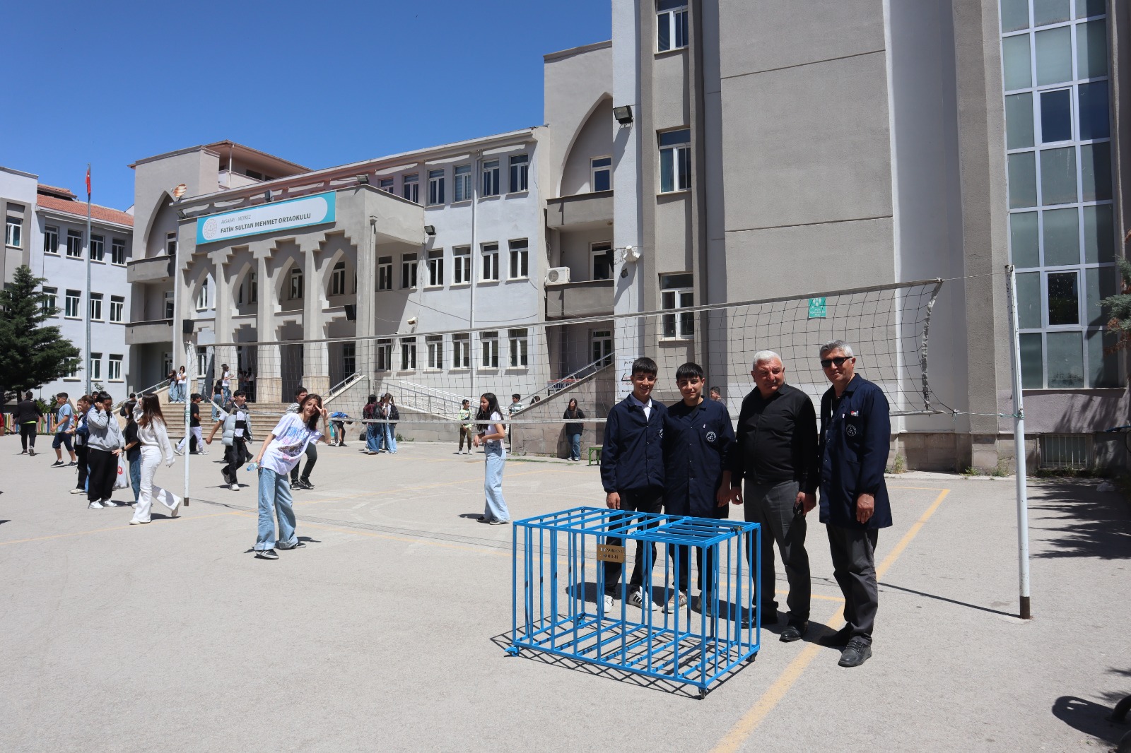 Meslek Lisesinden anlamlı hediye: Öğrenciler üretti, ortaokula bağışladı