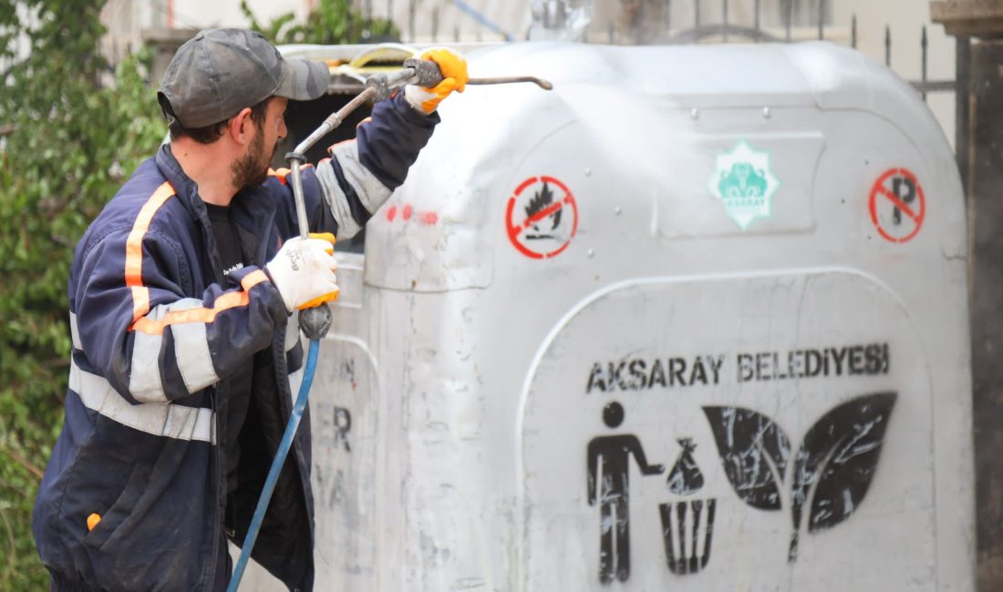 Aksaray Belediyesi, halk sağlığını korumak amacıyla Büyük Bölcek Caddesi'ndeki çöp