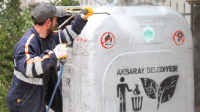 Aksaray Belediyesi, halk sağlığını korumak amacıyla Büyük Bölcek Caddesi'ndeki çöp