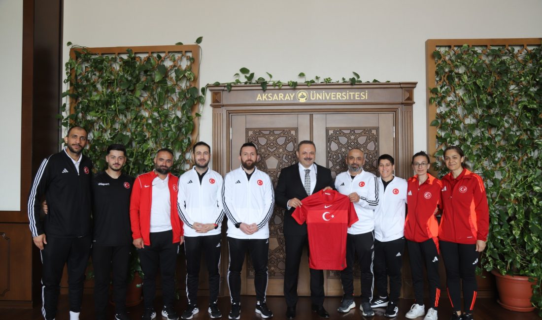 İşitme Engelliler Futsal Erkek ve Kadın Milli Takımları'nın teknik ekibi