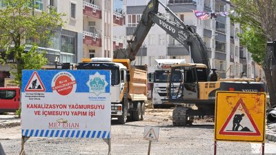 Aksaray Belediyesi, kent genelinde gerçekleştirdiği altyapı ve üstyapı yatırımlarına hız