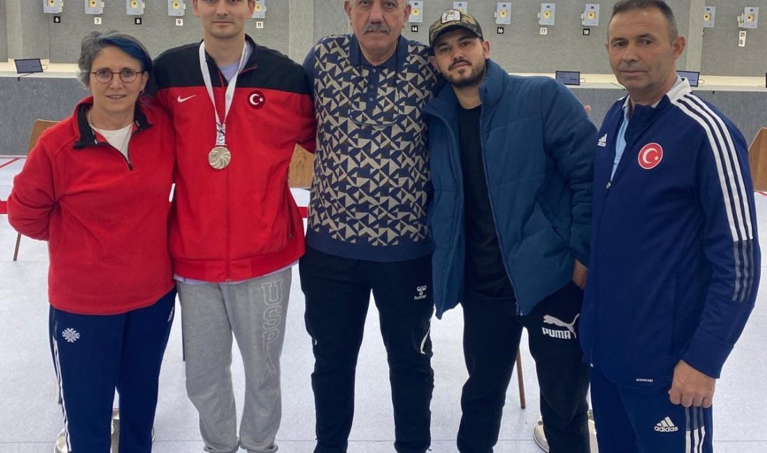 Aksaray Üniversitesi (ASÜ) Spor Bilimleri Fakültesi Antrenörlük Eğitimi Bölümü öğrencisi