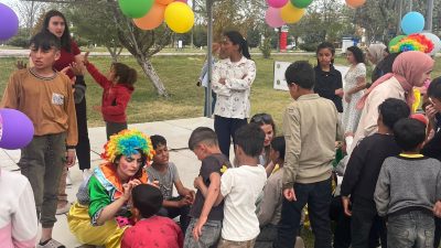 Aksaray Üniversitesi (ASÜ) öğrencileri, mevsimlik tarım işçisi ailelerin çocuklarına yönelik