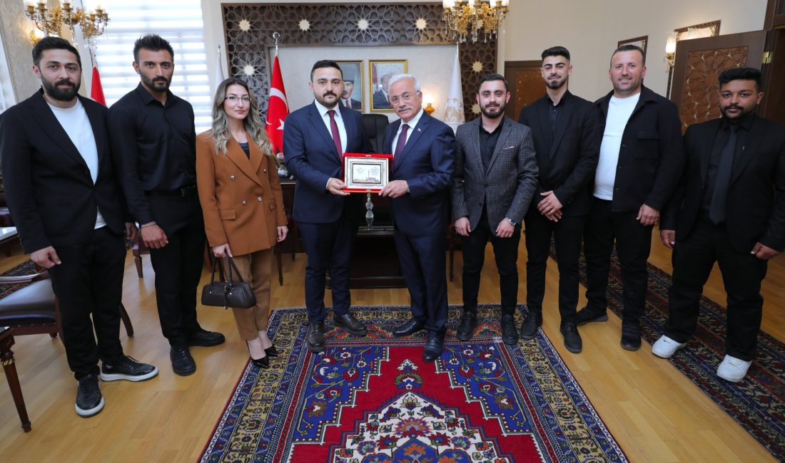Türkiye Gençlik Vakfı (TÜGVA) Aksaray İl Başkanı Mahmut Aliç ve