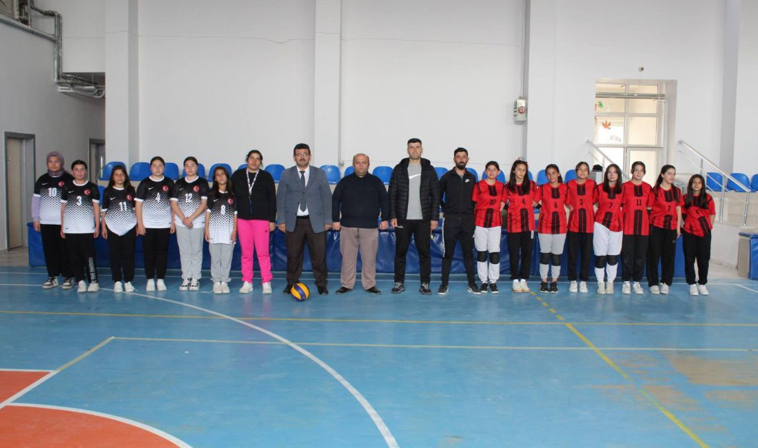 Ağaçören’de düzenlenen Ortaokullar Arası Voleybol Turnuvası, Atatürk Ortaokulu ile Şehit