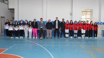Ağaçören’de düzenlenen Ortaokullar Arası Voleybol Turnuvası, Atatürk Ortaokulu ile Şehit