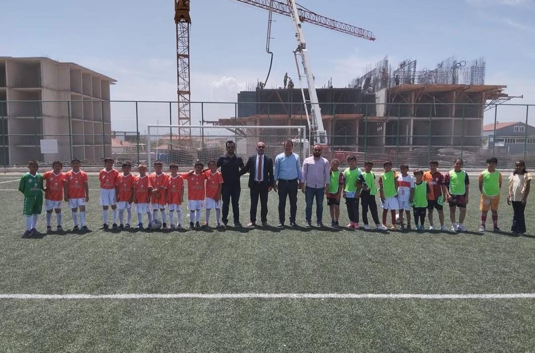Gülağaç’ta minikler sahaya indi; Turnuva heyecanı başladı