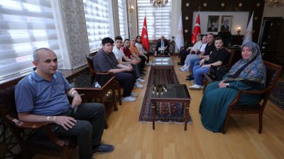 Türkiye Görme Engelliler Federasyonu Başkanı Mesut Yurt ve beraberindeki federasyon