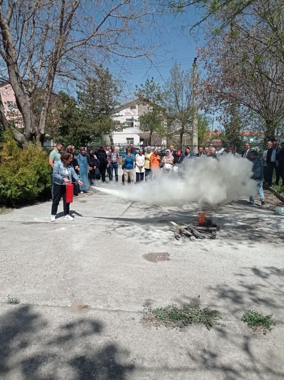 Okul yöneticileri ve öğretmenlere yangın güvenliği eğitimi