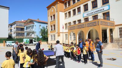 Aksaray Belediyesi tarafından ilkokul ve ortaokullar arasında düzenlenen Elektronik Atık
