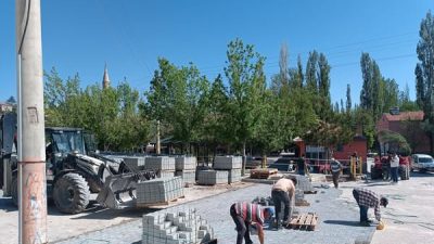 Demirci Belediyesi tarafından yürütülen çalışmalar kapsamında Terminal Caddesi’nde zemin ve