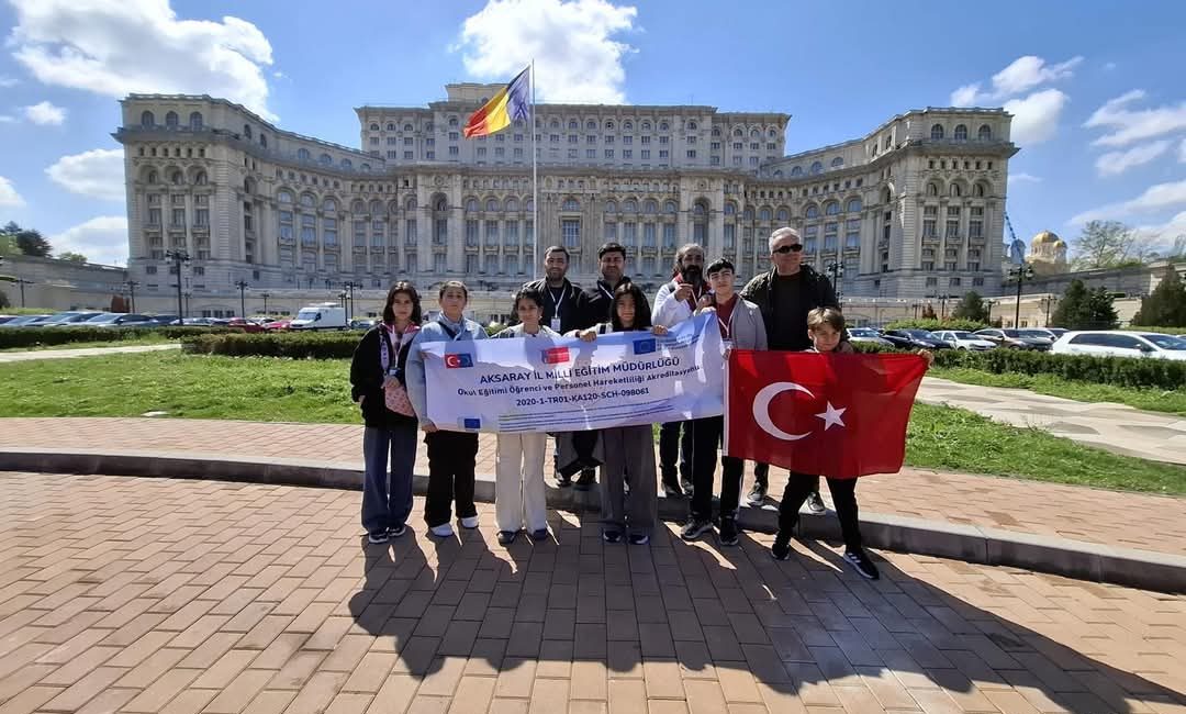 Yusuf Hakiki Baba Ortaokulu’ndan Romanya’da uluslararası eğitim başarısı Aksaray Yusuf Hakiki Baba Ortaokulu, Erasmus+ kapsamında yürütülen SCH-2024-6 akreditasyonlu