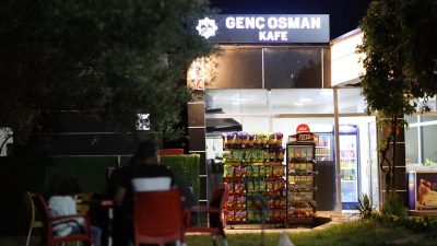 Yaz sezonun açılmasıyla birlikte Genç Osman Kafe, 17.00-24.00 saatleri arasında