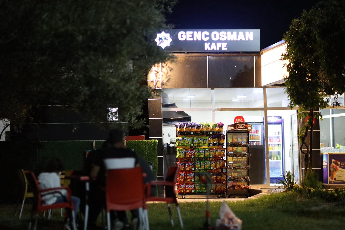 Yaz sezonun açılmasıyla birlikte Genç Osman Kafe, 17.00-24.00 saatleri arasında