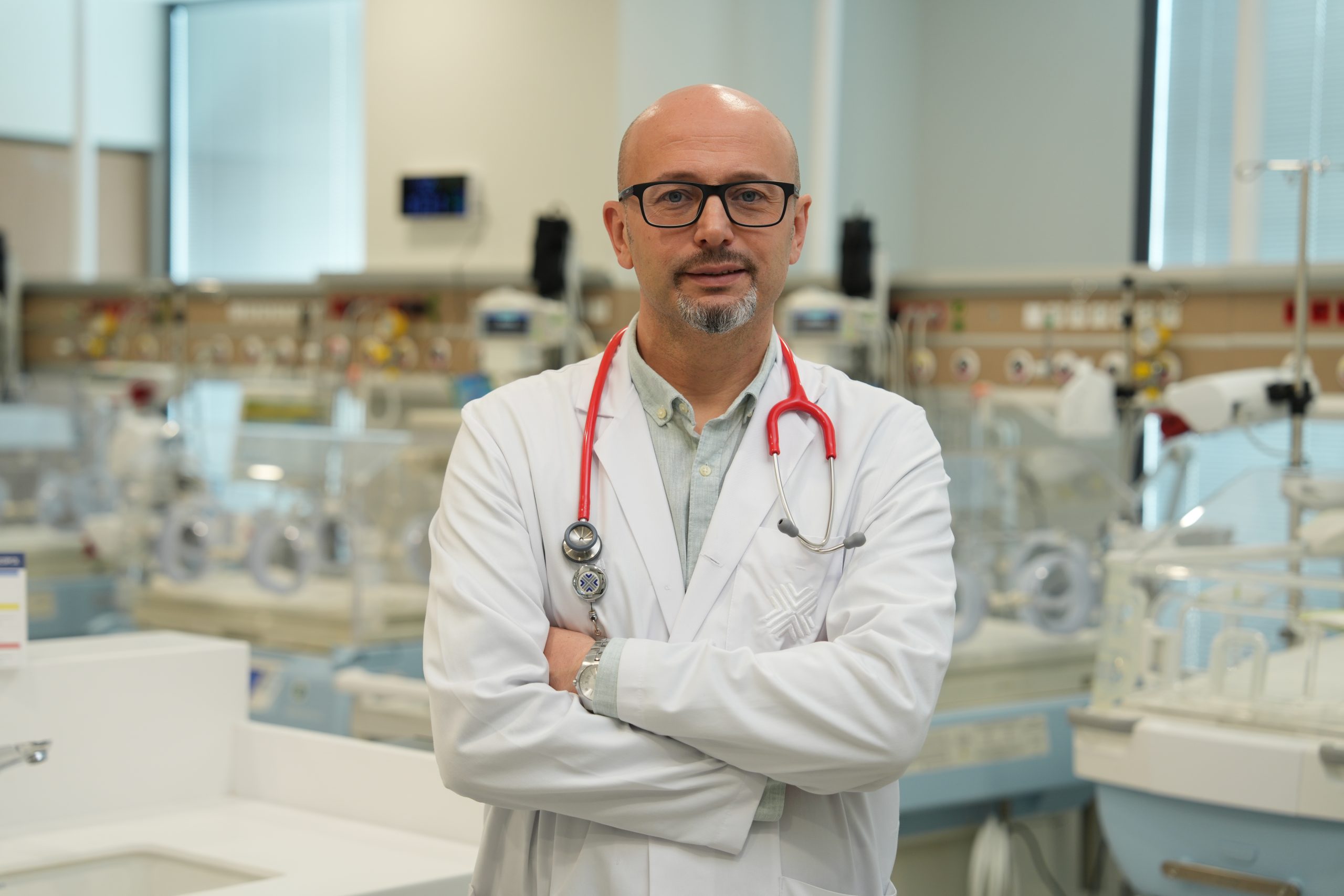 Yenidoğan Uzmanı Doç. Dr. Ahmet Öktem, yaz aylarında yenidoğan sarılığı