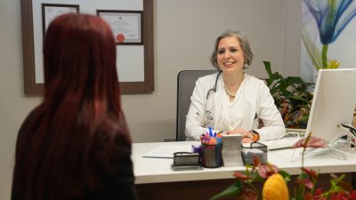 Medipol Bahçelievler Hastanesi Hematoloji Uzmanı Doç. Dr. Aysun Halaçoğlu, saç