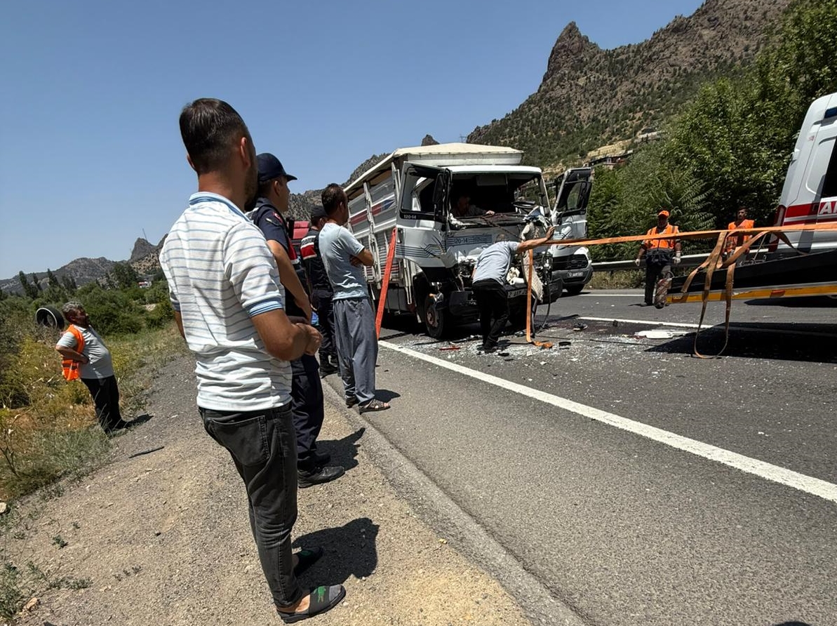 Trafik kazasında 3 kişi yaralandı