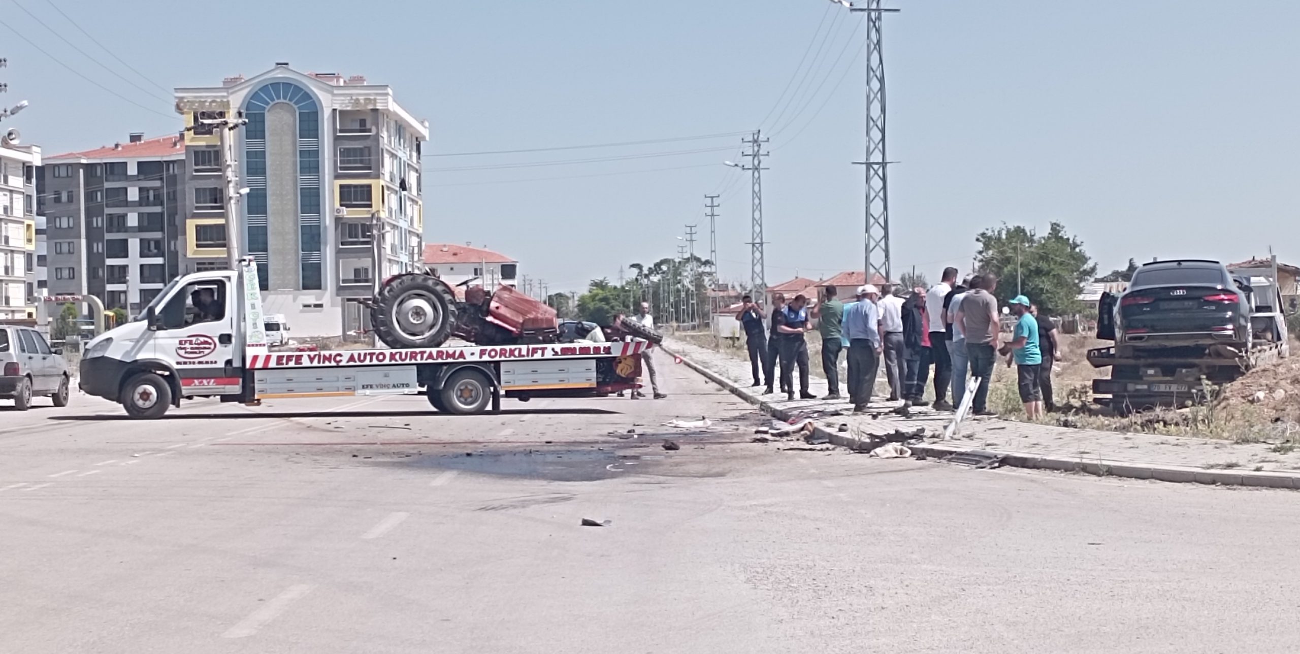 Otomobil ile traktörün çarpıştı: 1 kişi hayatını kaybetti  