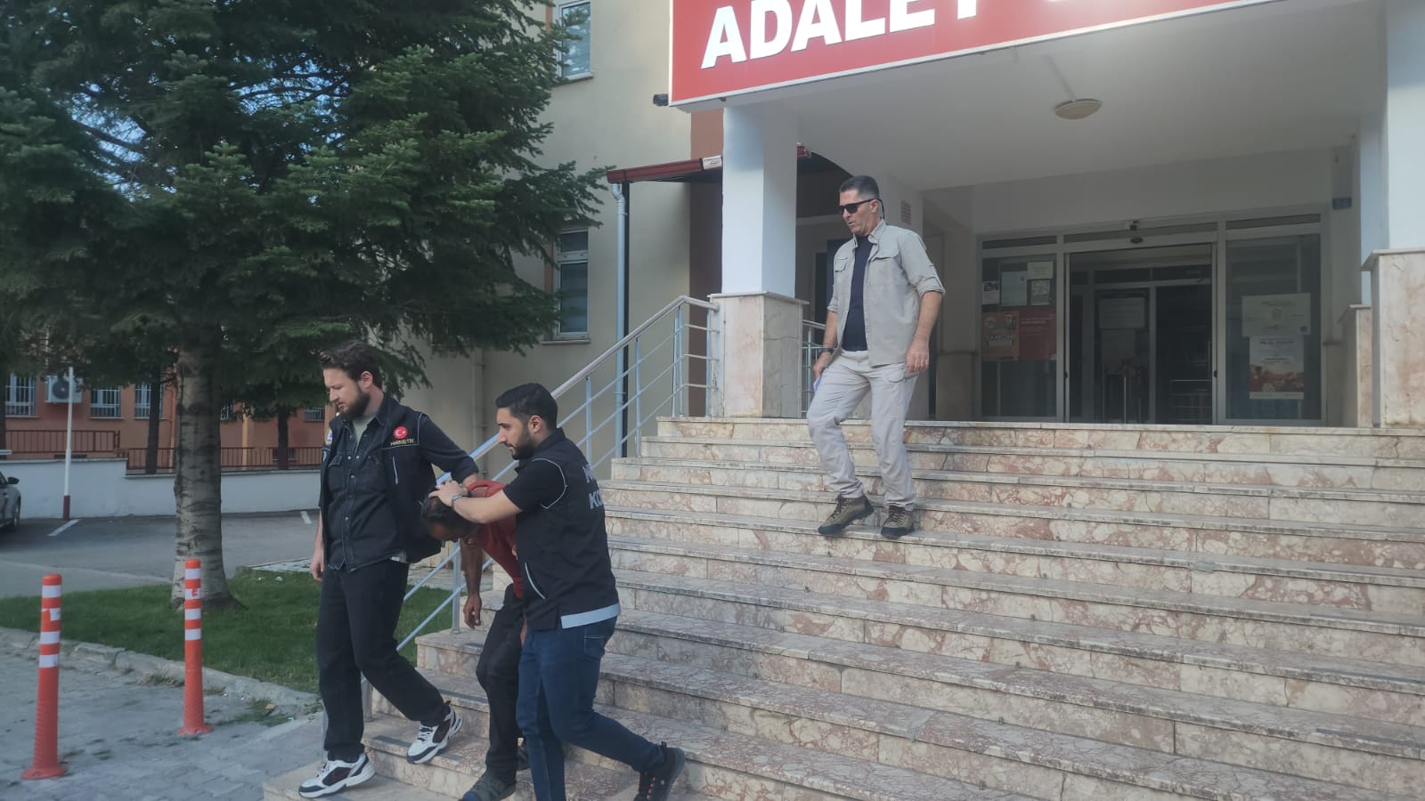 Konya'nın Seydişehir ilçesinde İlçe Emniyet Müdürlüğü tarafından düzenlenen uyuşturucu operasyonunda