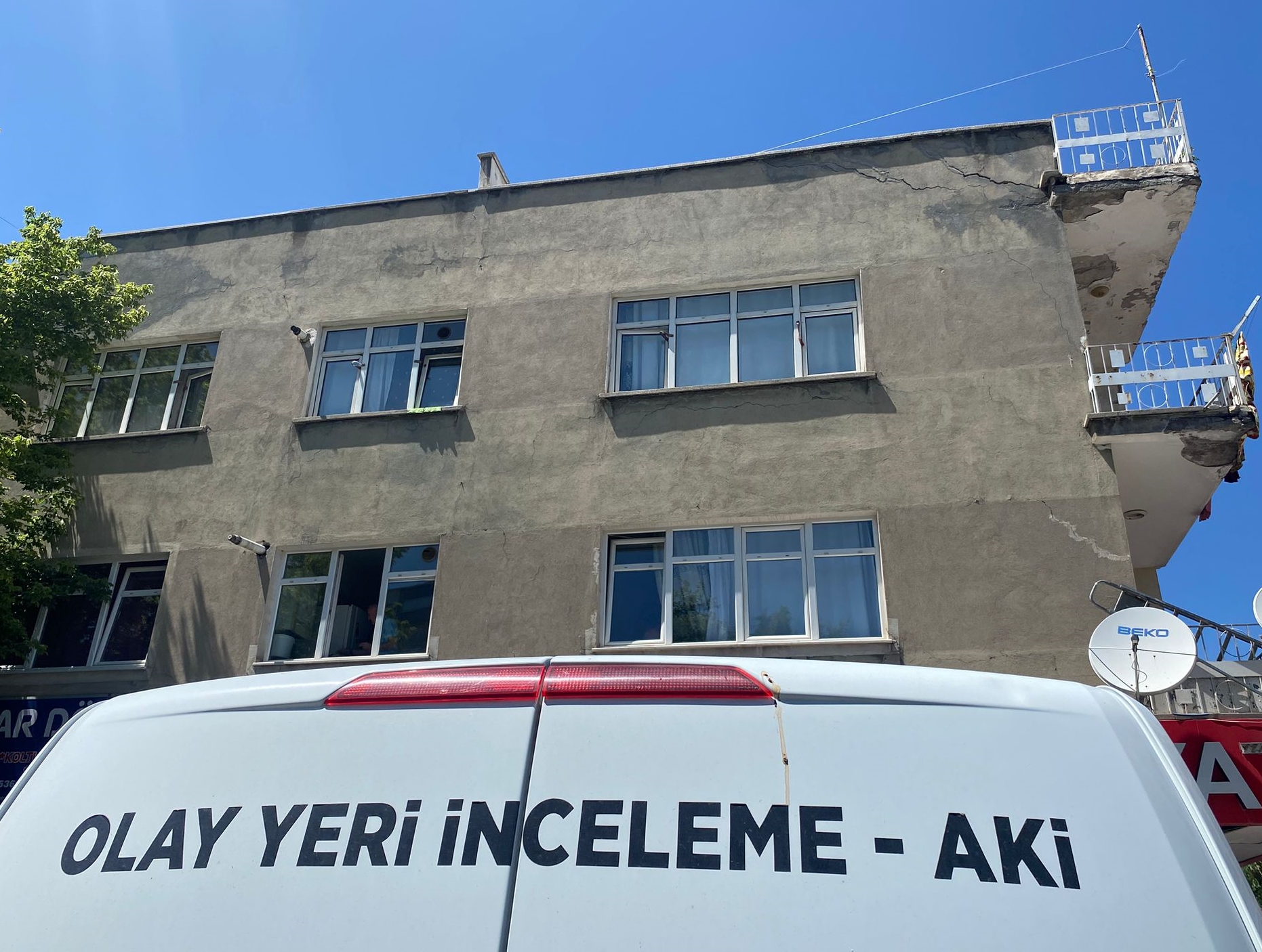 Kayseri'nin Kocasinan ilçesinde yaşanan olayda birinci kattaki pencereden düşen 6