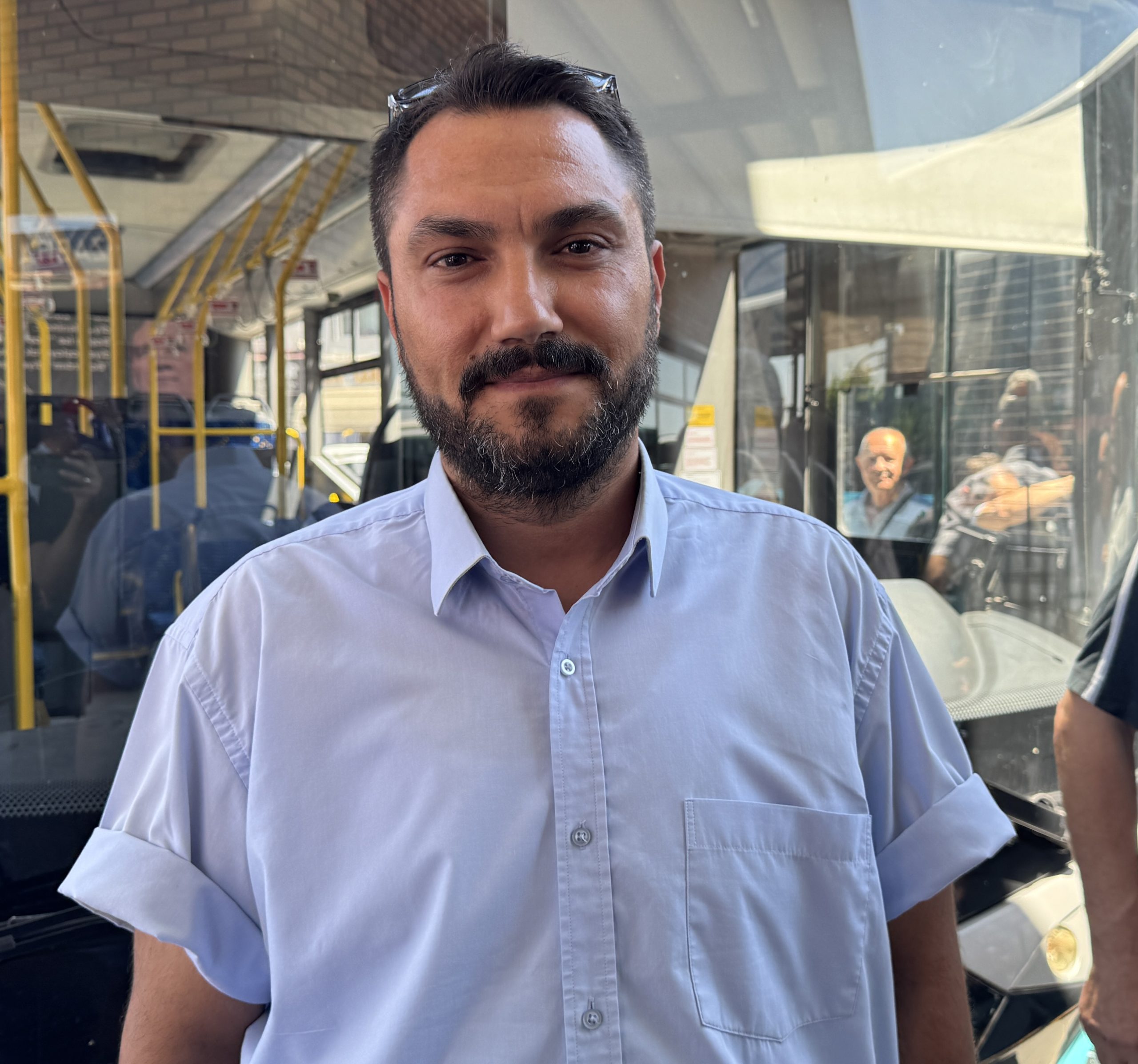Kırıkkale'de belediye otobüsü şoförü, rahatsızlanan yolcuyu hastaneye yetiştirdi.