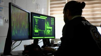 İl Emniyet Müdürlüğü Siber Suçlarla Mücadele Şubesi ekipleri, Kırşehir merkezli