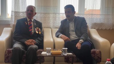 AK Parti Aksaray İl Başkanı Hamza Aktürk, teşkilat üyeleriyle birlikte