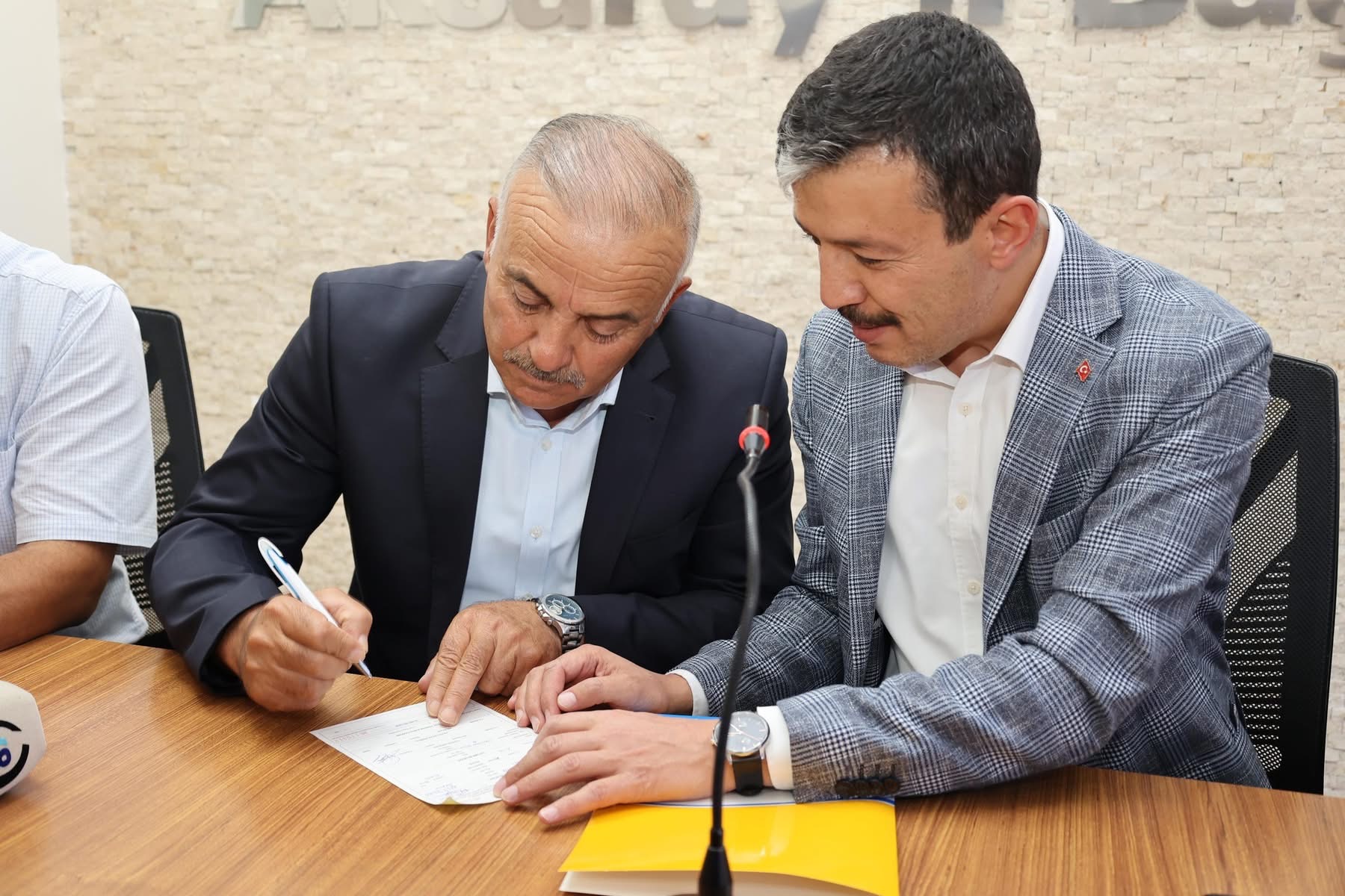 İYİ Parti’den istifa eden Yeşiltepe Belediye Başkanı İsmail Akpınar, AK
