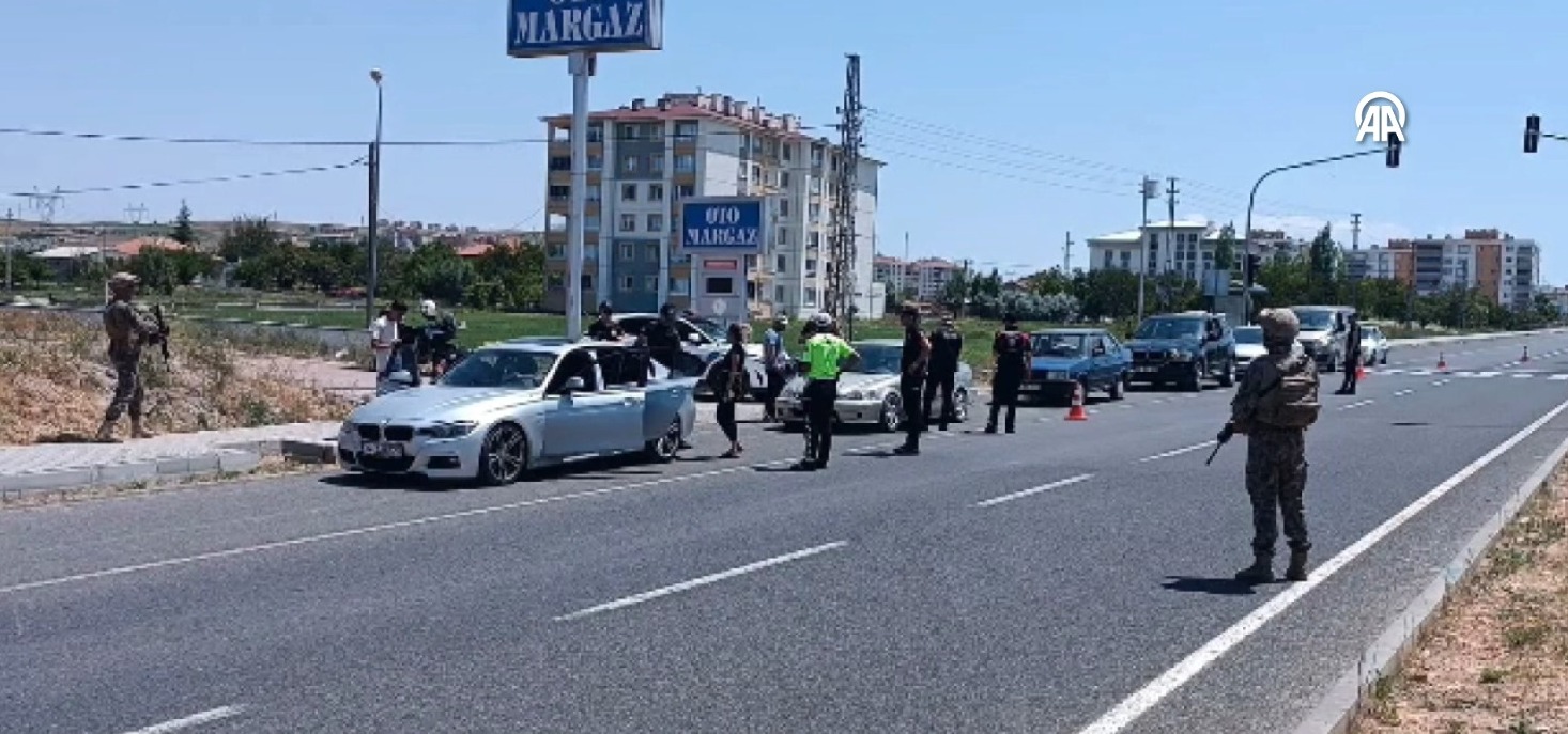 Kayseri'de Emniyet Müdürlüğü tarafından düzenlenen "huzur operasyonu"nda 24 bin 400