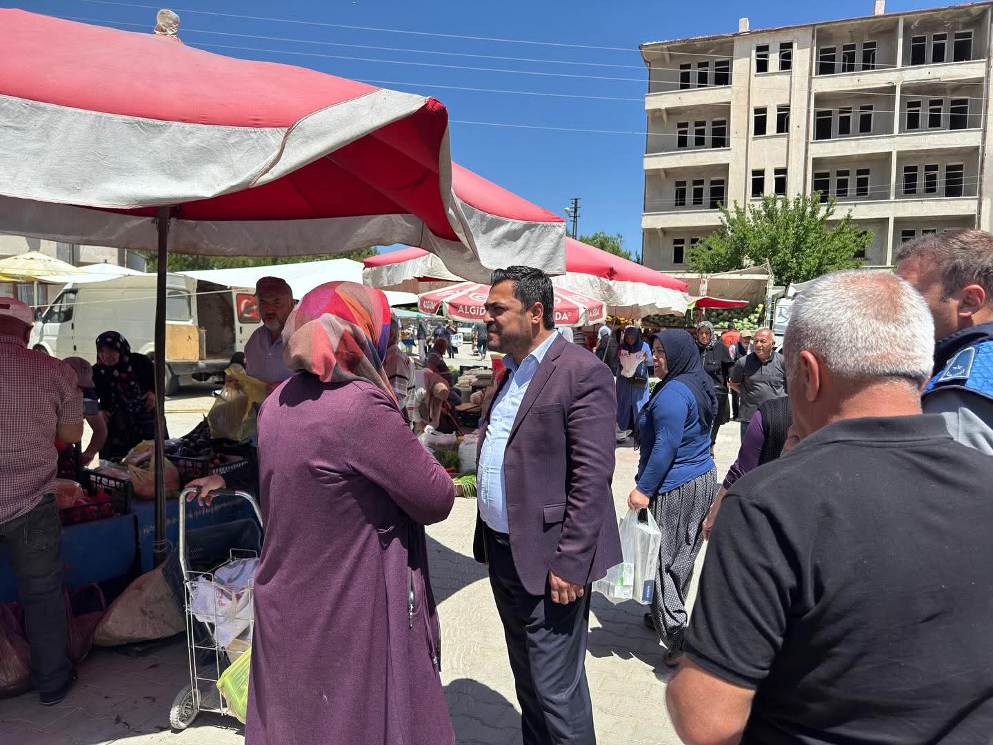 Ağaçören Belediye Başkanı Kemal Salman ilçede kurulan pazarı ziyaret ederek