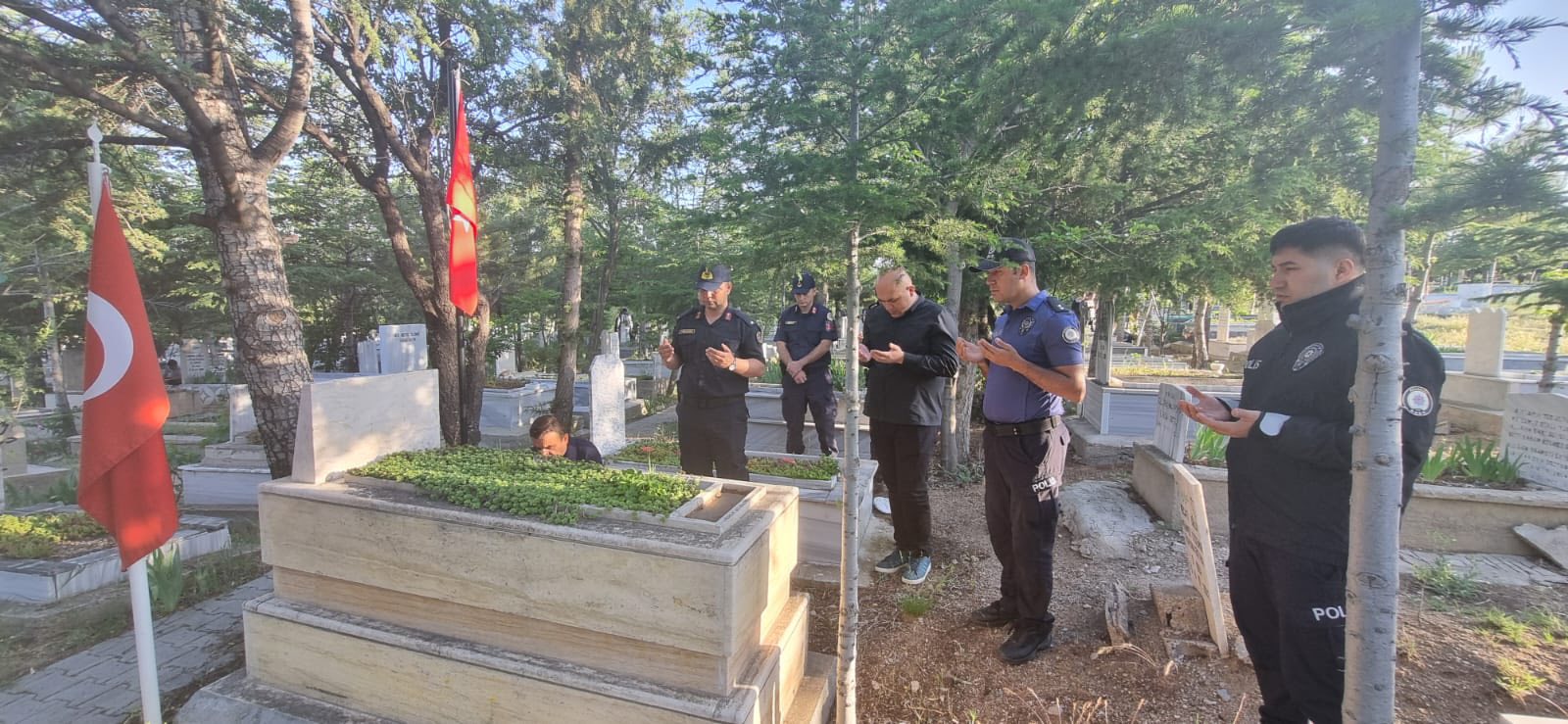 Ağaçören’de şehitler mezarları başında anıldı