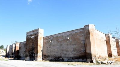 Aksaray-Nevşehir karayolunun 15. kilometresinde yer alan ve Selçuklu dönemine ait